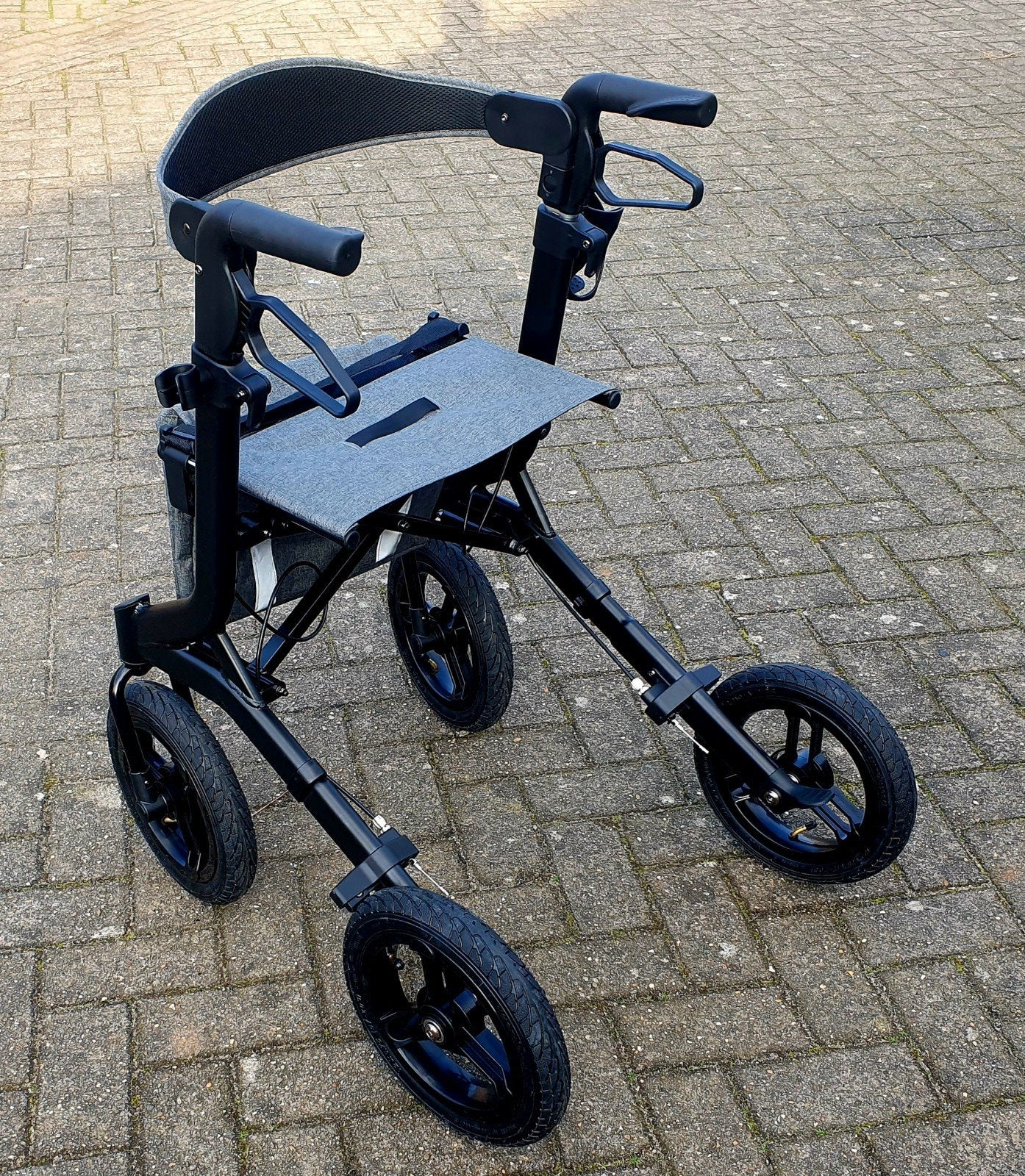Rollator outdoor inklapbaar met grote luchtbanden NIEUW, Rollator outdoor, Nieuw, Ophalen of Verzenden, Opvouwbaar