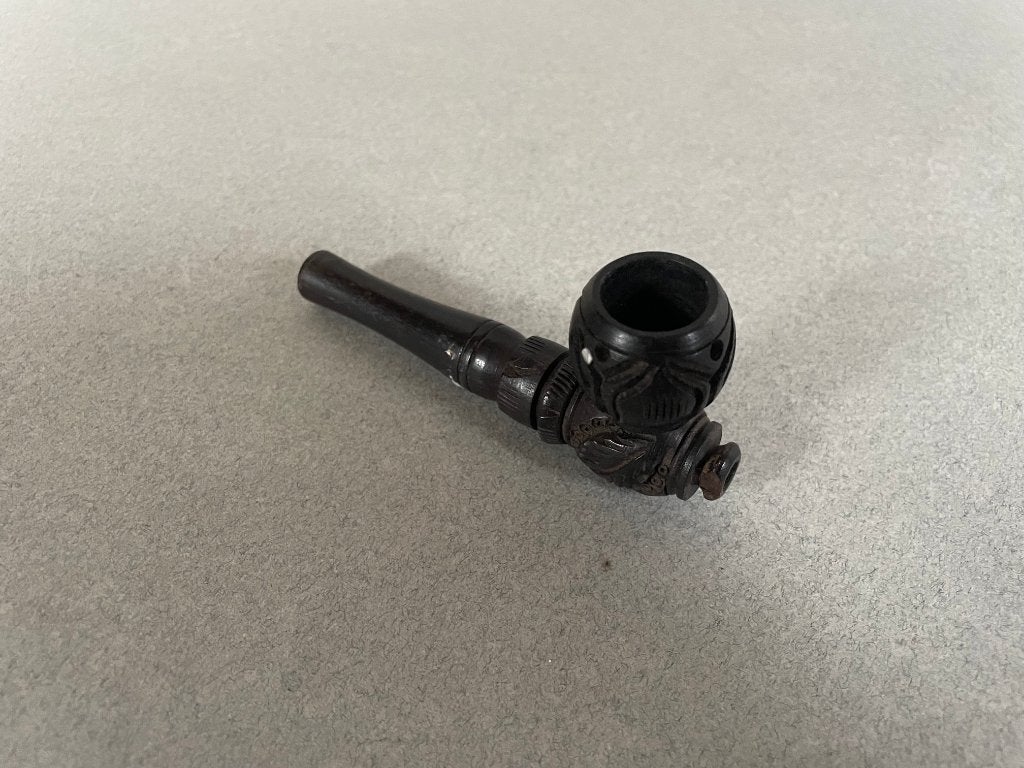 Klein antiek houten pijpje van zwart hout voor tabak of wiet, Ophalen of Verzenden