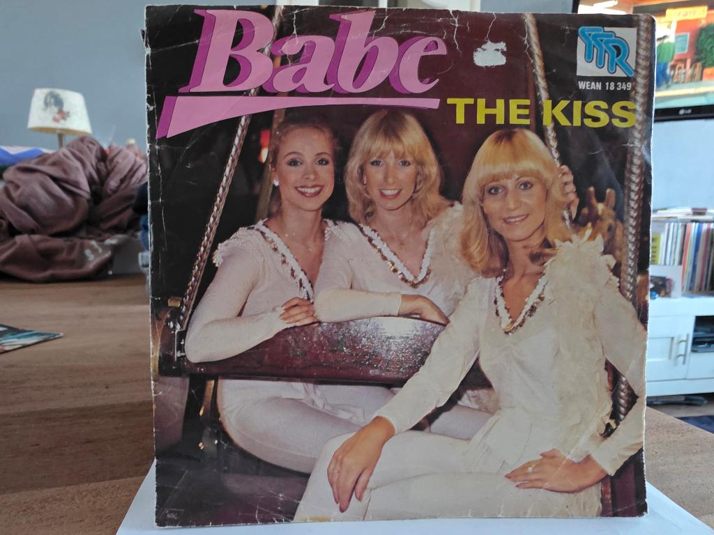 7" Single Babe - The Kiss / Tigers Play Too Rough For You, Cd's en Dvd's, Vinyl Singles, Gebruikt, 7 inch, Ophalen of Verzenden