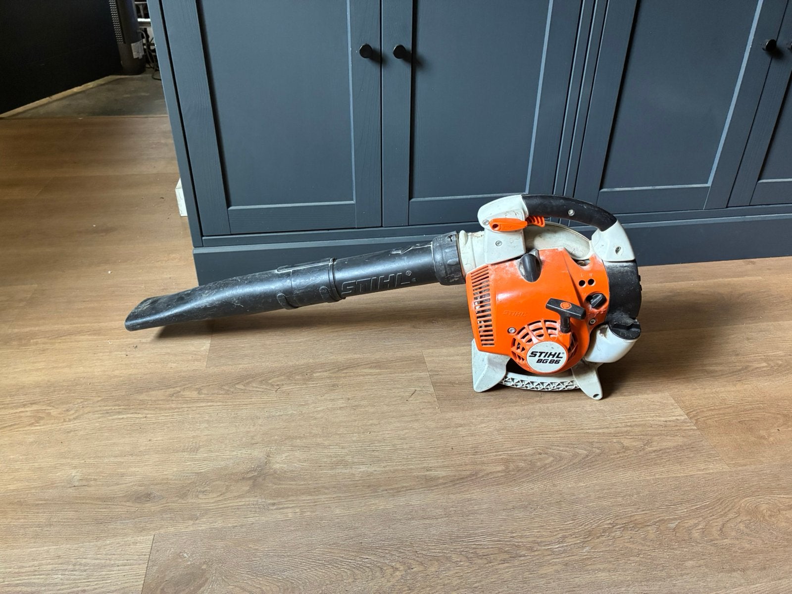 Stihl BG 86 bladblazer compleet met opvangzak, Ophalen of Verzenden, Zo goed als nieuw, Benzine, Met opvangzak