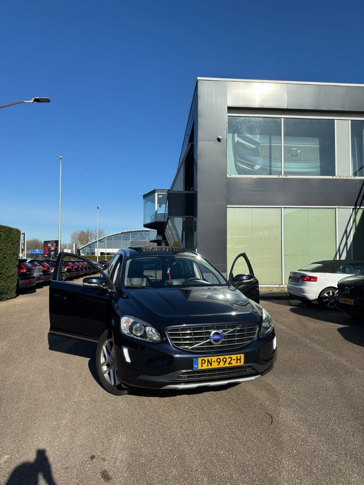 Volvo XC60 2.0 D4 Geartronic 2017 Blauw, Auto's, 1800 kg, 1969 cc, Blauw, Origineel Nederlands