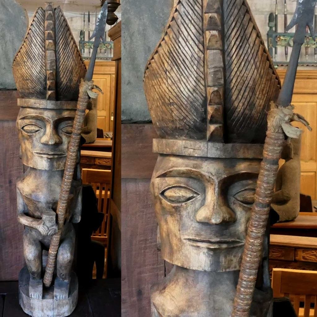 Nias beeld met Toho Speer NZ1 batak sumatra Indonesie kunst