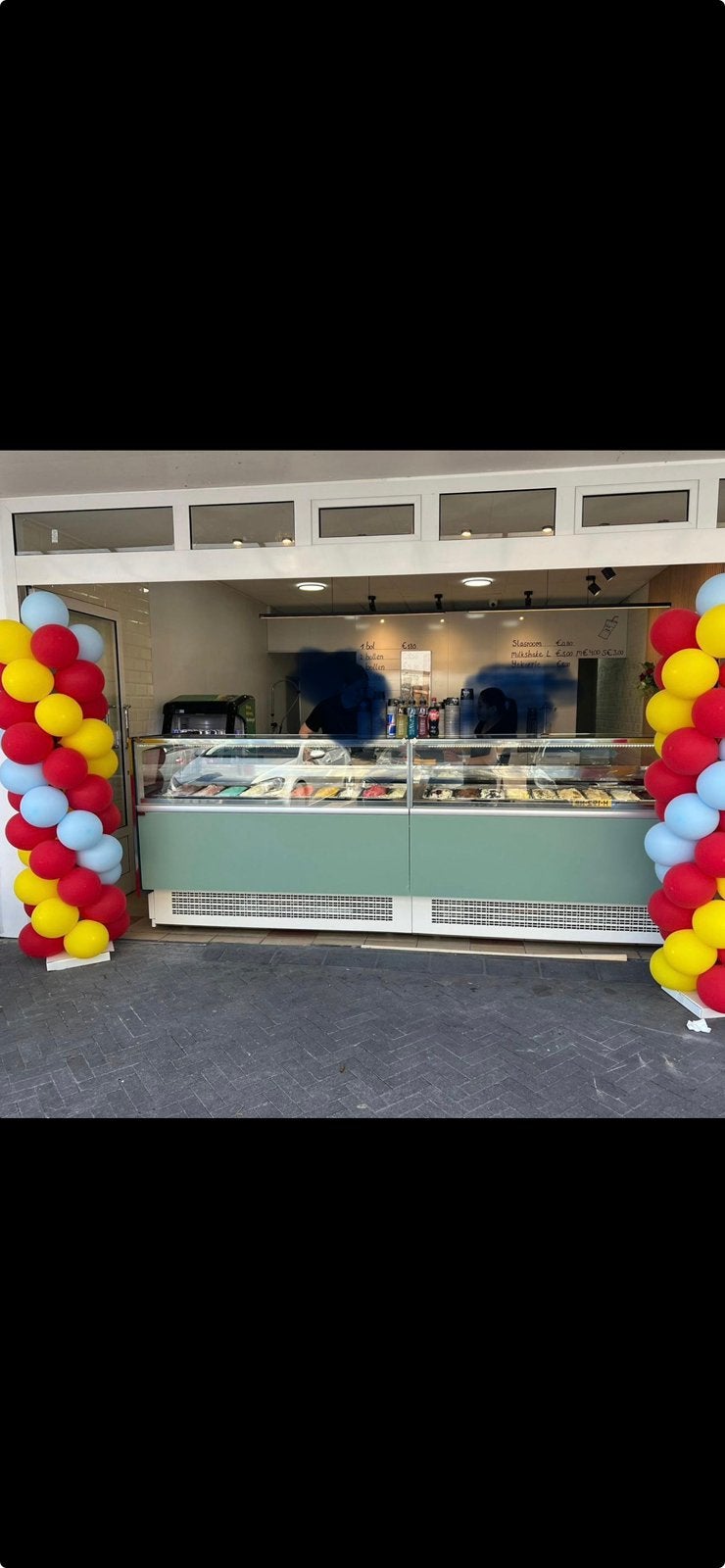 IJsvitrine, Ophalen