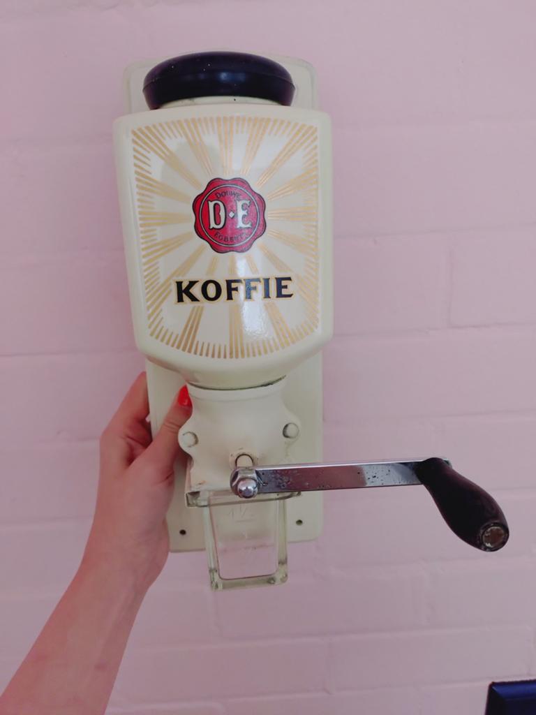 Vintage Douwe Egberts wandkoffiemolen - Crème, Ophalen