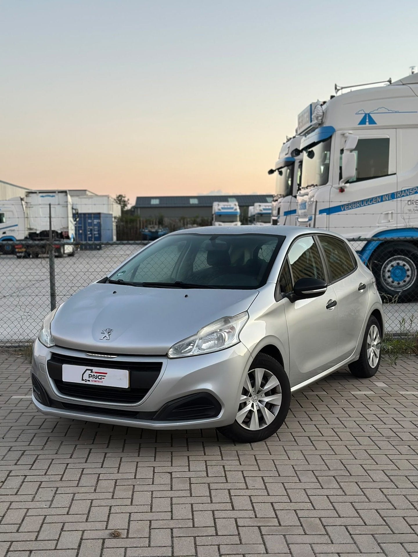 Peugeot 208 1.0 PureTech Airco - cruise - navi, 450 kg, Gebruikt, Bedrijf, 3 cilinders