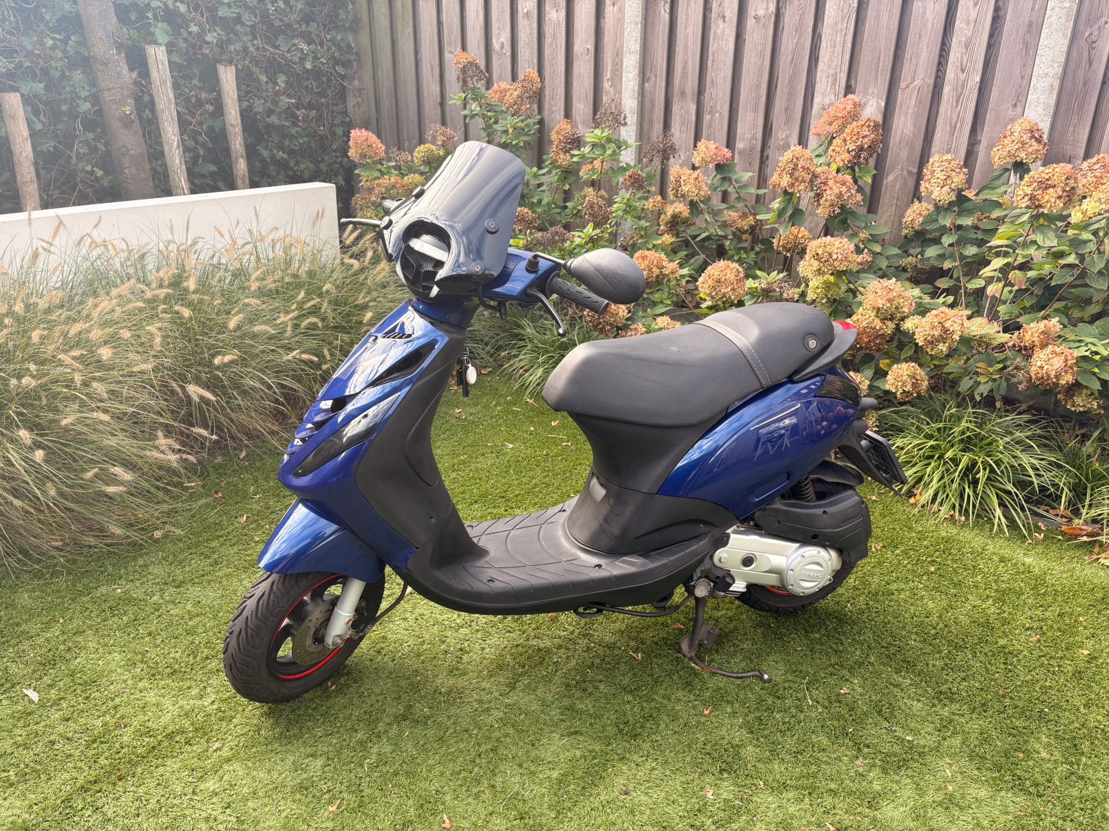 Piaggio Zip 2021 Euro 5 | BMW Blue, Fietsen en Brommers, Ophalen, Gebruikt, Maximaal 45 km/u, Zip