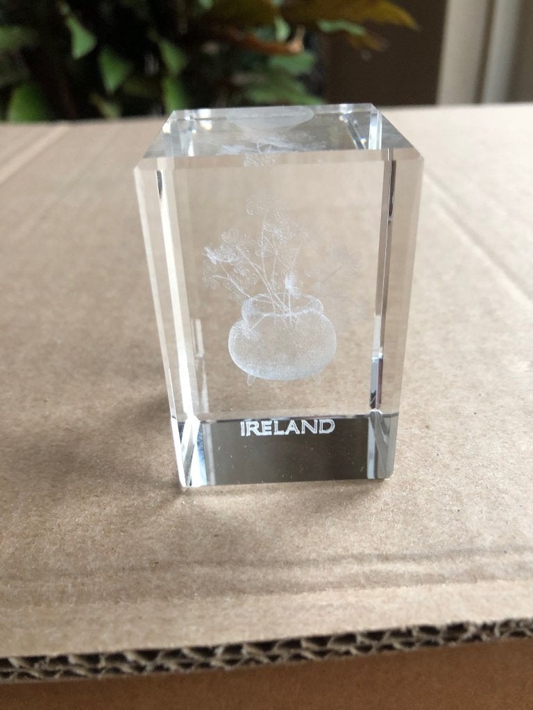 Zeer fraai 3D laser kristal blok. Ireland Ierland., Ophalen of Verzenden, Gebruikt, Kristal, Glas of Glazen