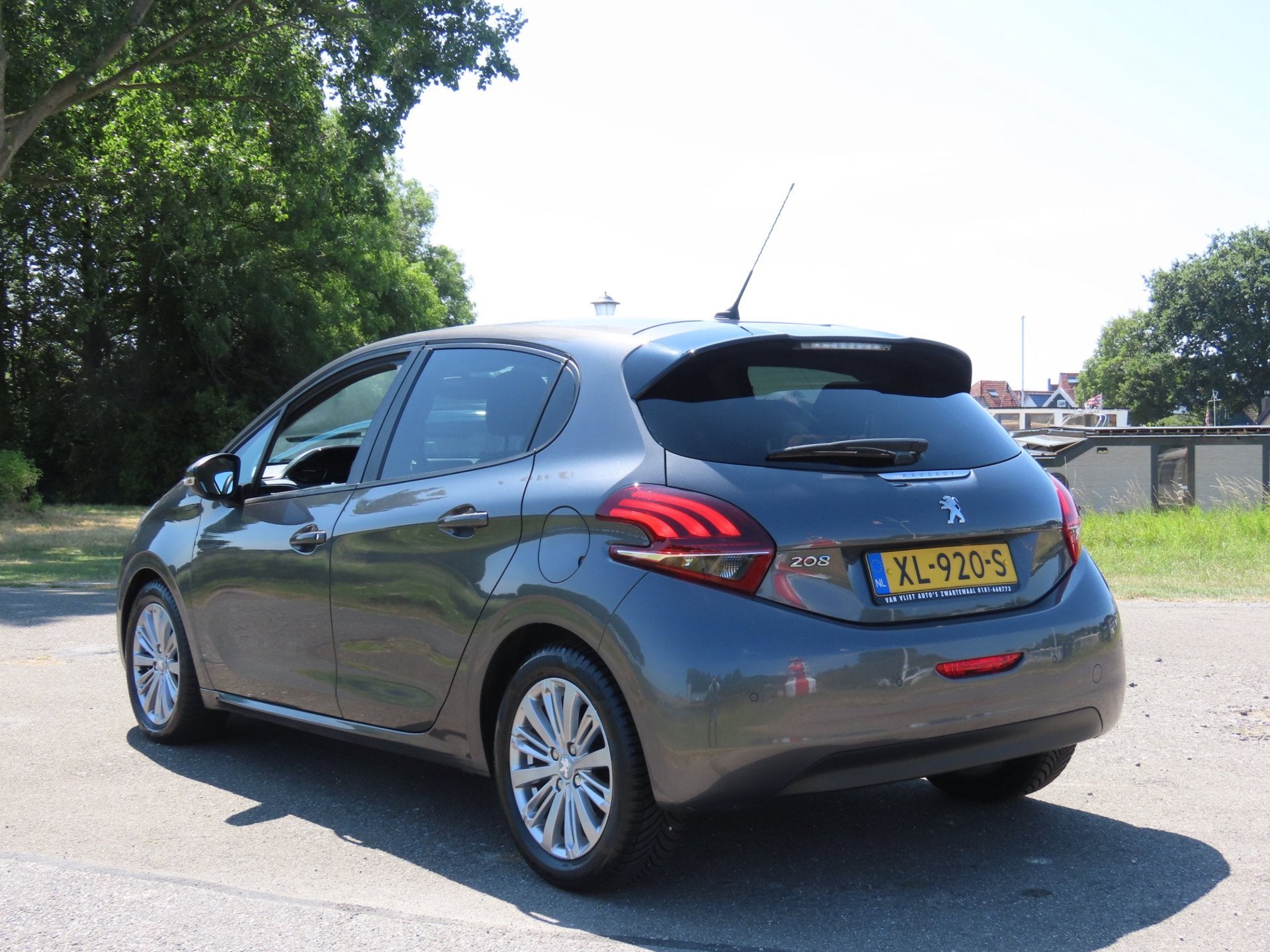 Peugeot 208 1.2 PureTech Signature *Carplay *Navi, Stof, 1199 cc, Origineel Nederlands, Bedrijf