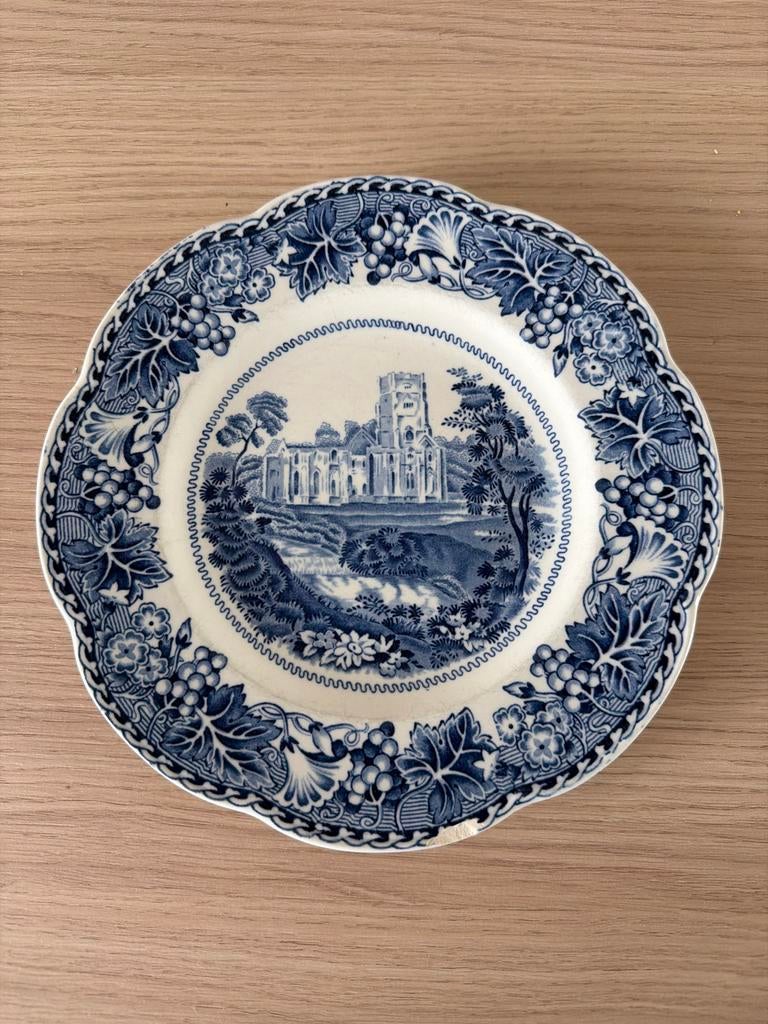 Antiek bord met abdijdecor, blauw-wit, Fordlands Abbey, Ophalen of Verzenden