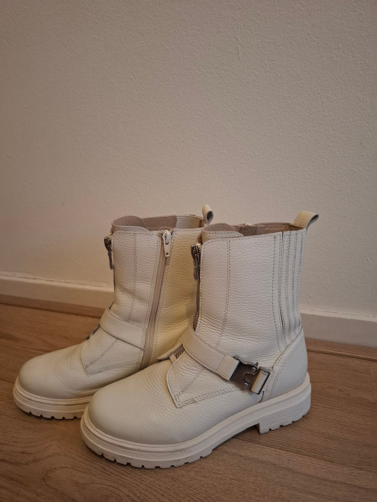 Crème laarzen maat 39, zo goed als nieuw, Kleding | Dames, Schoenen, Ophalen of Verzenden, Zo goed als nieuw, Beige, Lage of Enkellaarzen