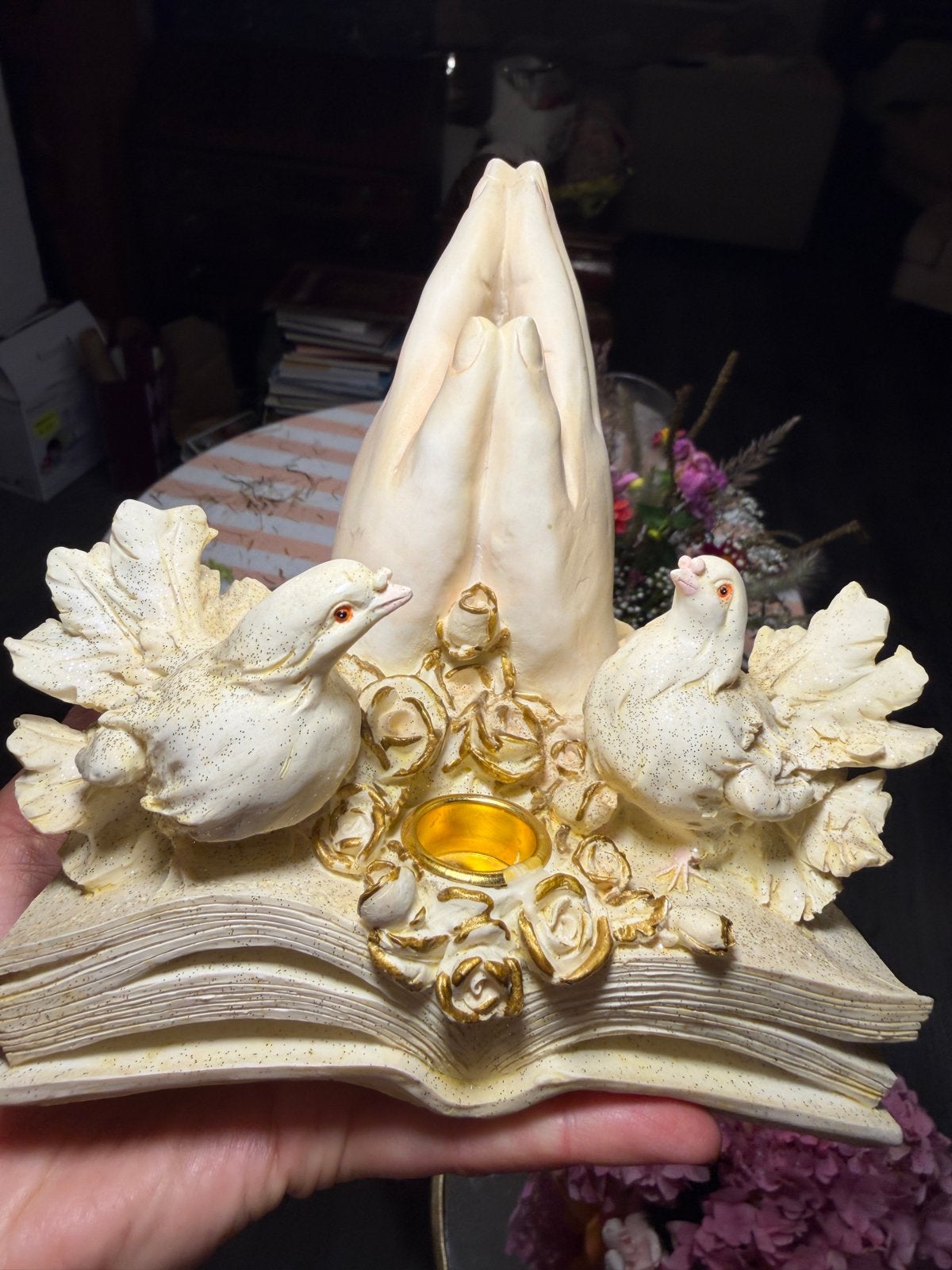 Decoratieve kandelaar met biddende handen en duiven, Ophalen of Verzenden