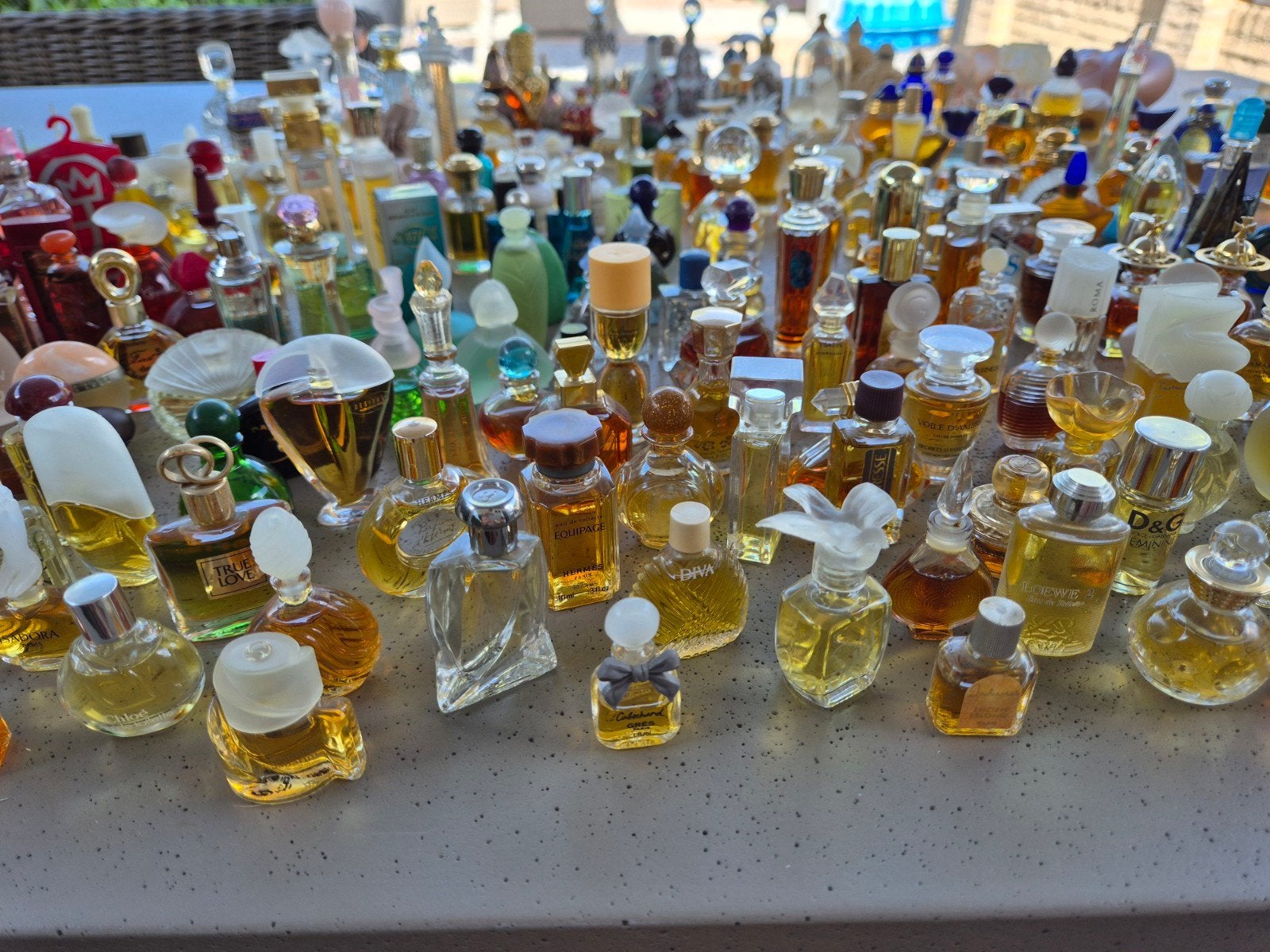 Grote verzameling miniatuur parfumflesjes, Verzamelen, Ophalen