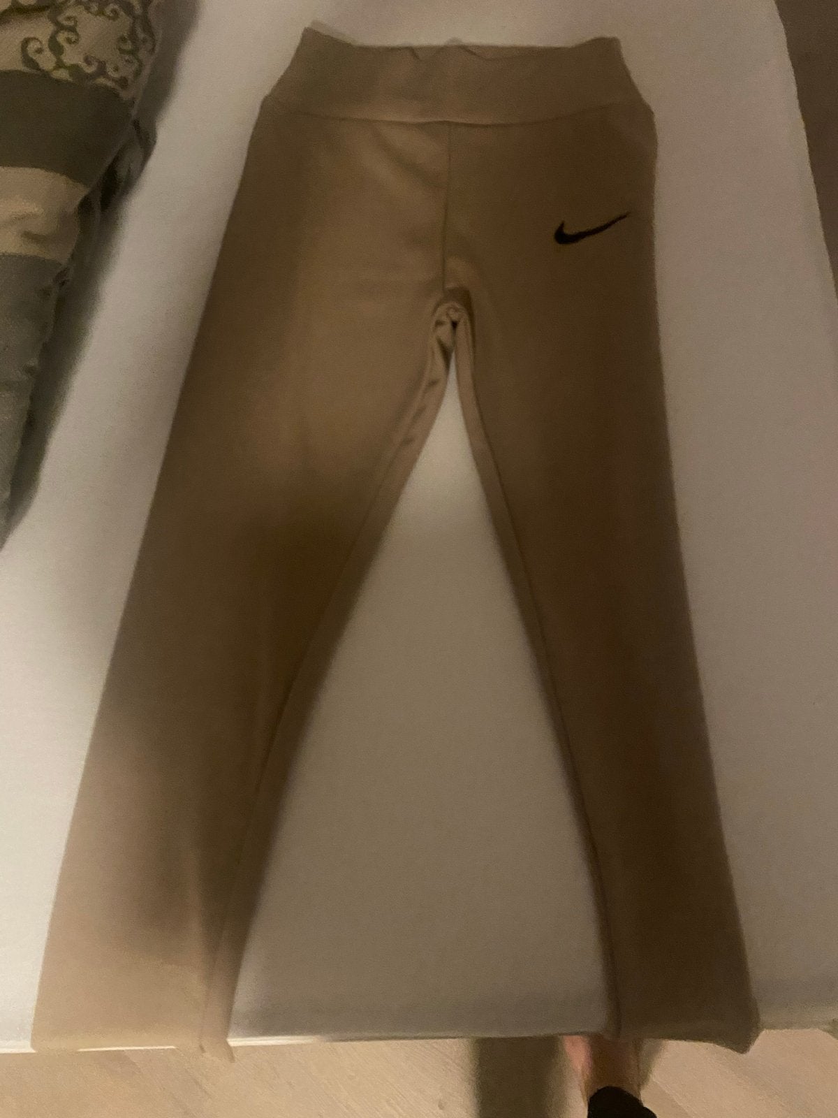 Nieuwe Nike Legging - Beige, Maat 38/40 (M), Beige, Nieuw, Ophalen of Verzenden