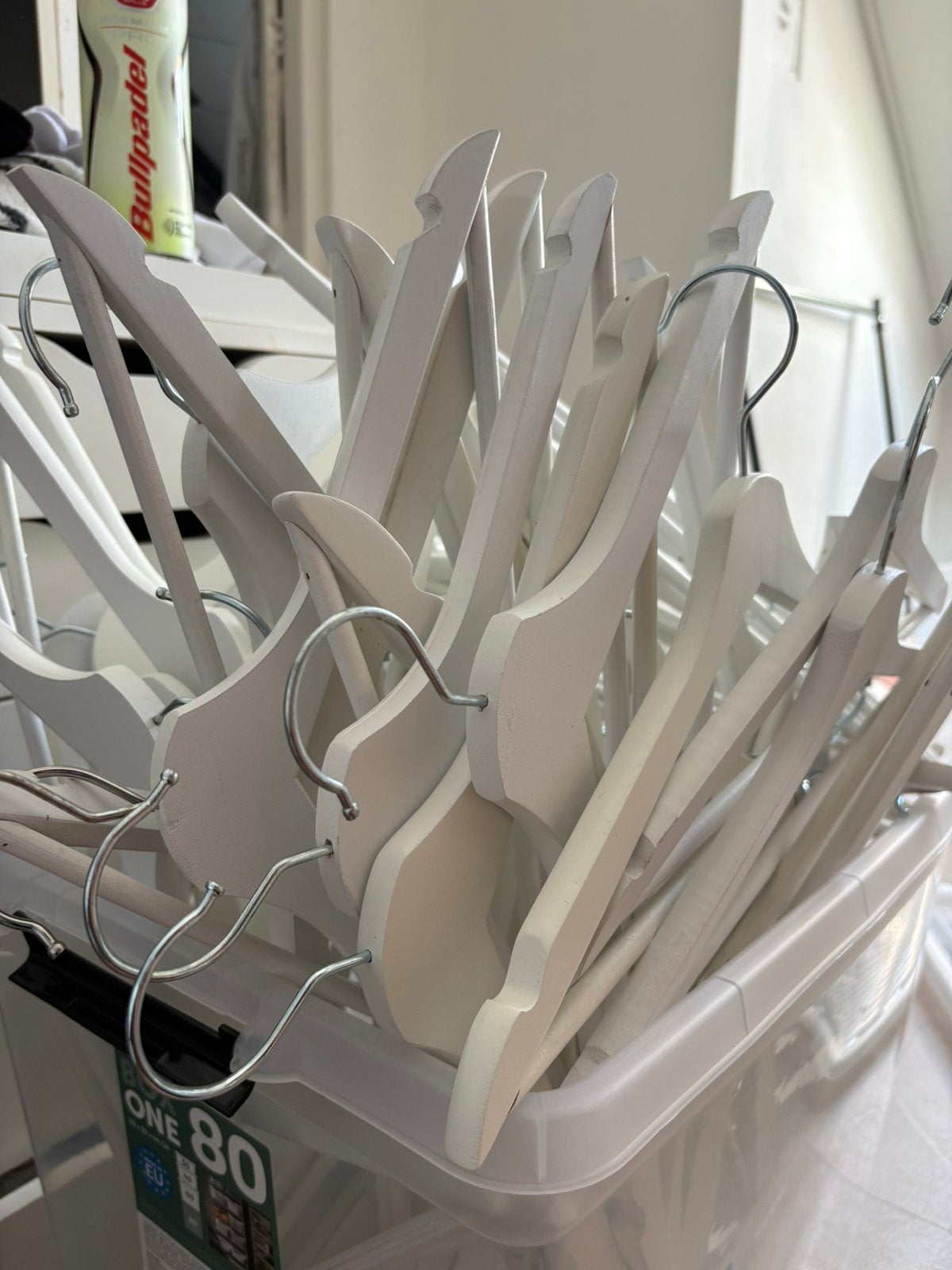 90 stuks ikea kleding hangers wit, Ophalen, Zo goed als nieuw, Hout