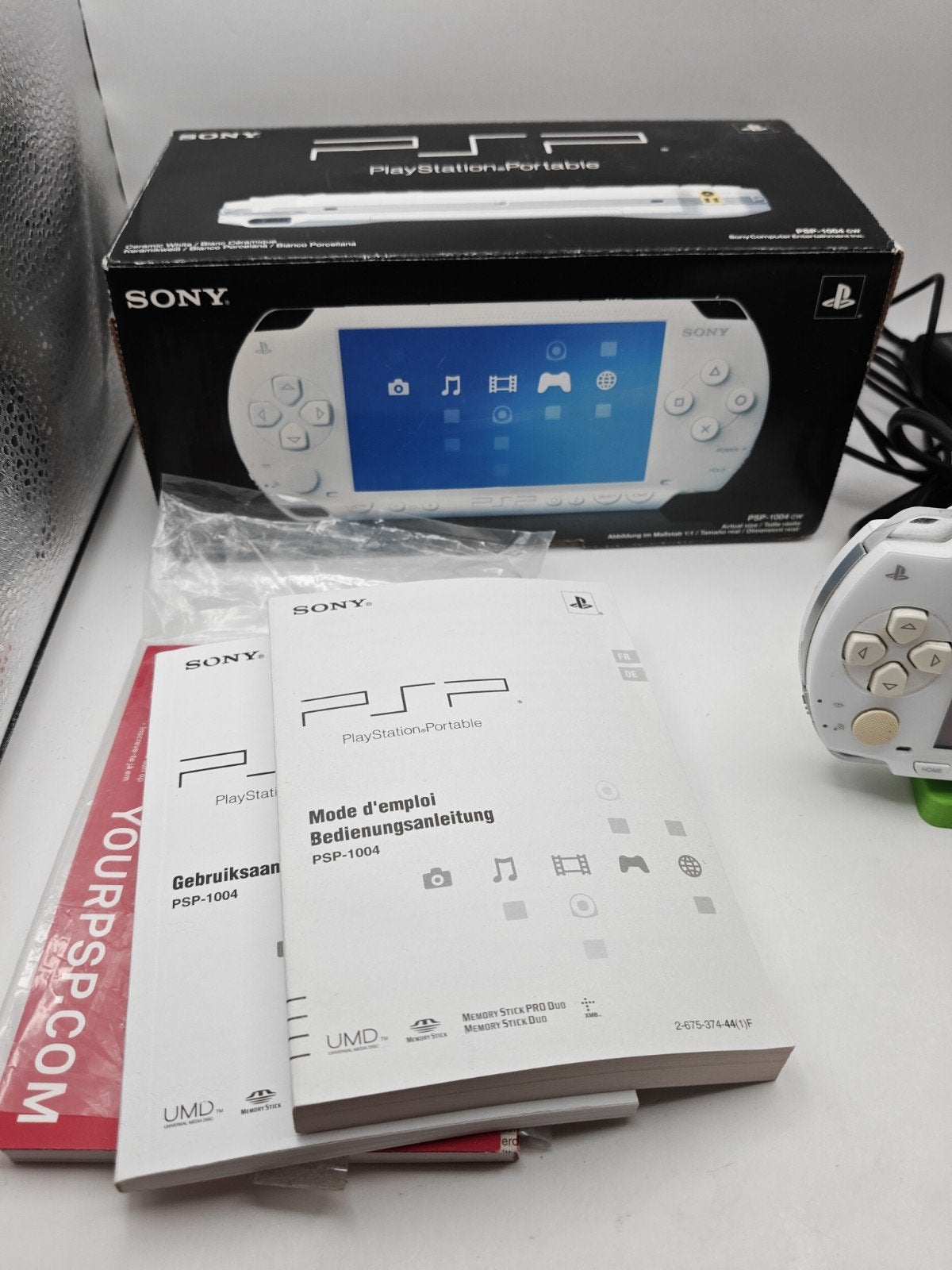 Sony PSP-1004 PlayStation Portable Wit CIB, Spelcomputers en Games, Spelcomputers | Sony PSP, Gebruikt, Wit, 1-7-1 Konan, Minato-ku, Tokyo 108-0075, Japan