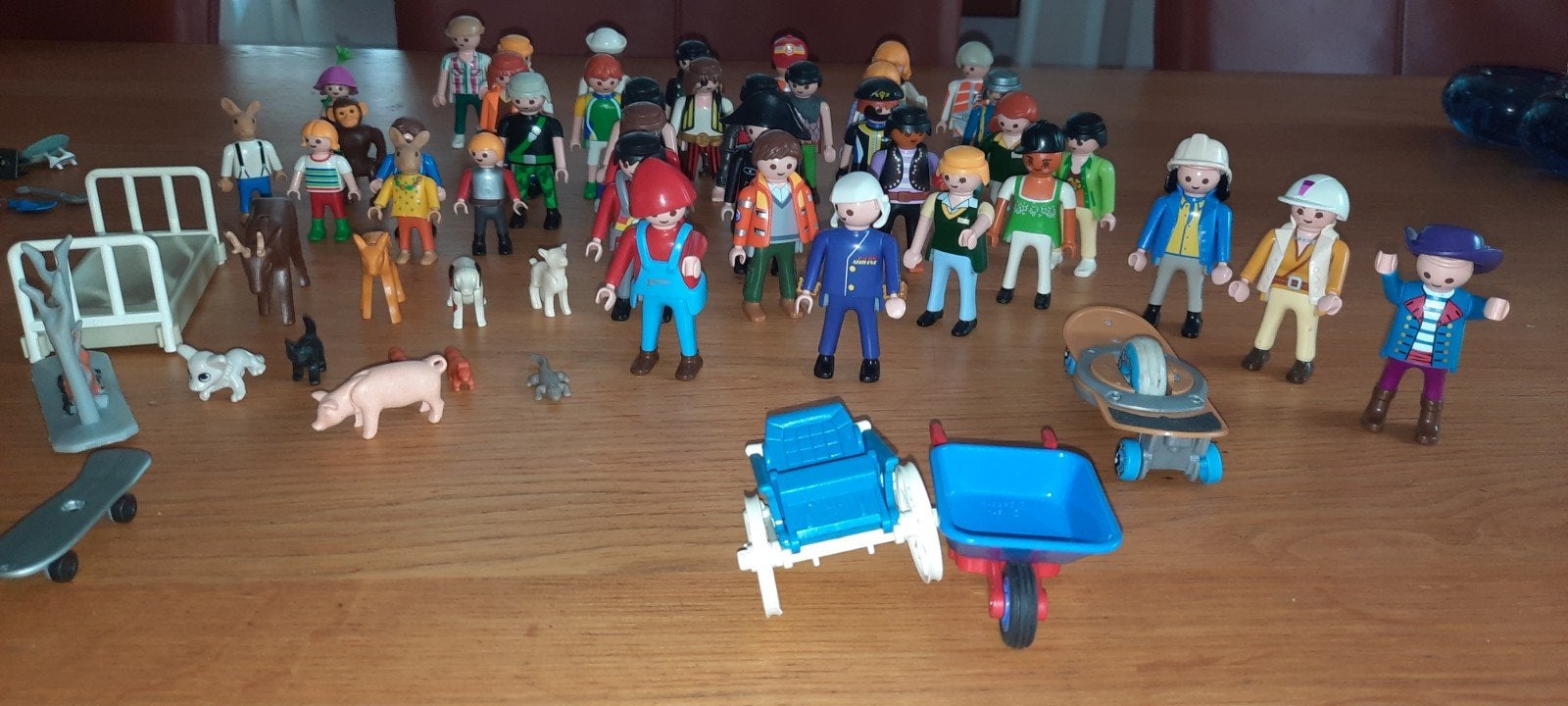 Te koop izgst 35 playmobiel popjes en vele accessoires, Ophalen, Zo goed als nieuw