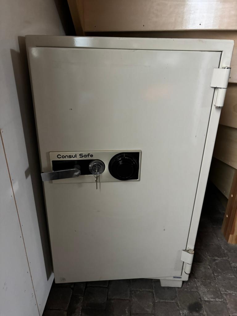 kluis met sleutel en combinatie slot, Ophalen, Gebruikt, Brandkast