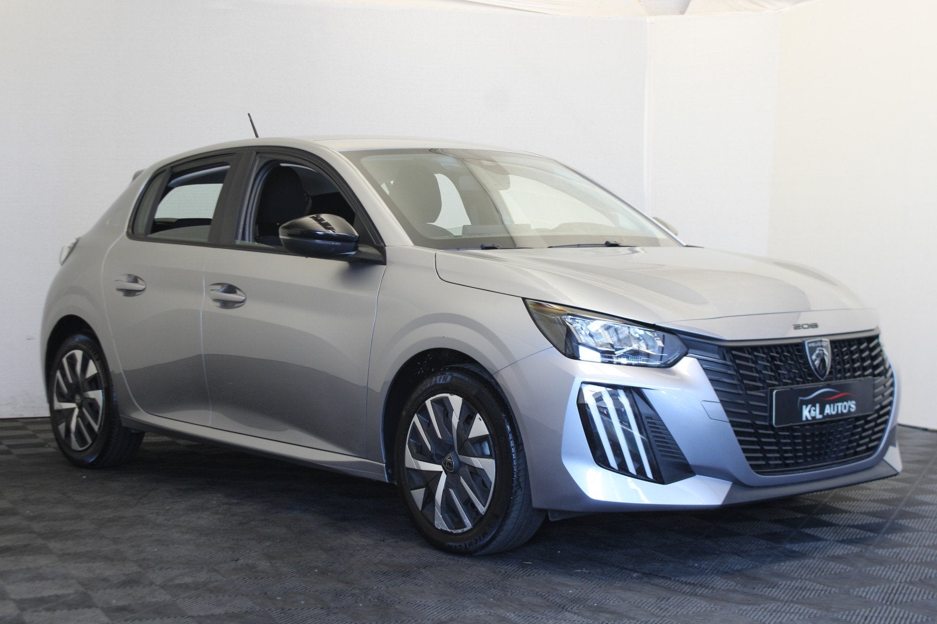Peugeot 208 1.2 PureTech 75 Active (bj 2024), Auto's, Voorwielaandrijving, Stof, Gebruikt, Zwart