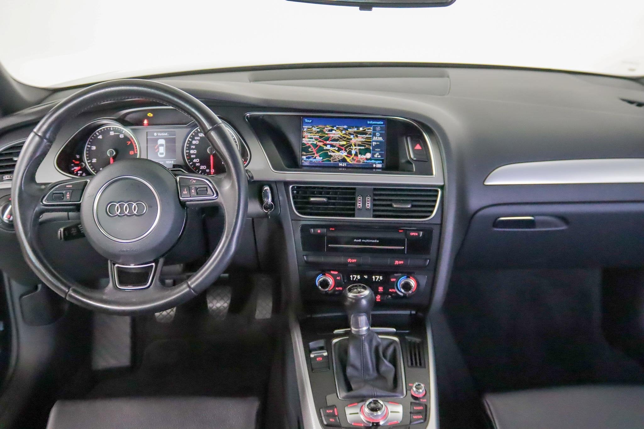 Audi A4 Limousine 1.8 TFSI Limited S-Line Volleder, Cruise C, Euro 5, Gebruikt, Zwart, 4 cilinders