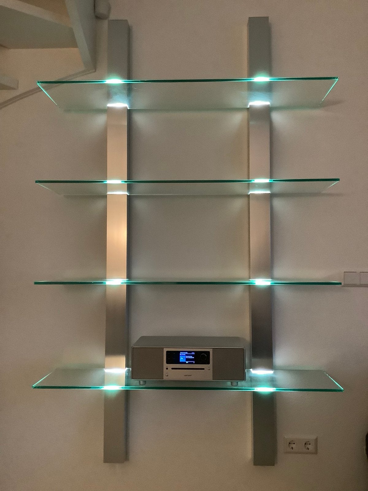 Wandrek met 2 zuilen en 4 glasplaten, Ophalen, Zilver, Glas, Wandbord of Wandpaneel