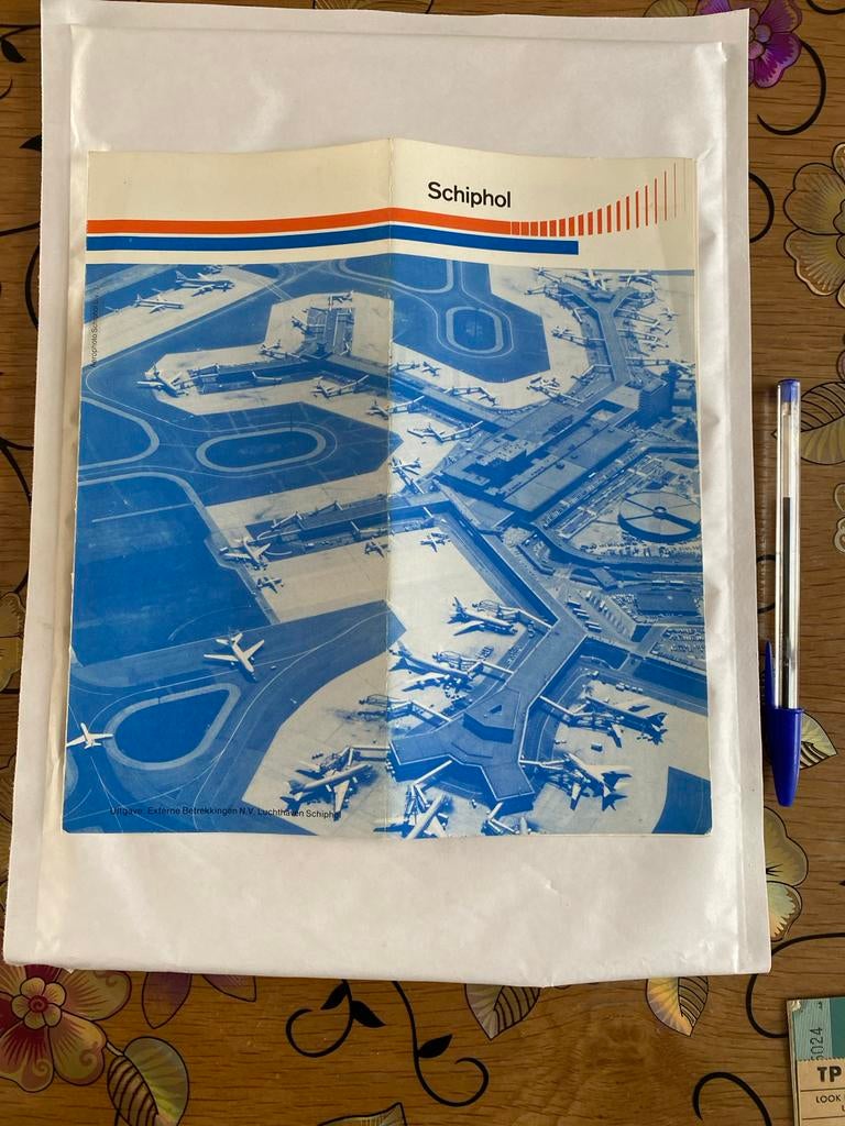 Vintage Schiphol Folder/Catalogus - Historie & Informatie, Boeken, Ophalen of Verzenden, Gelezen, Folder
