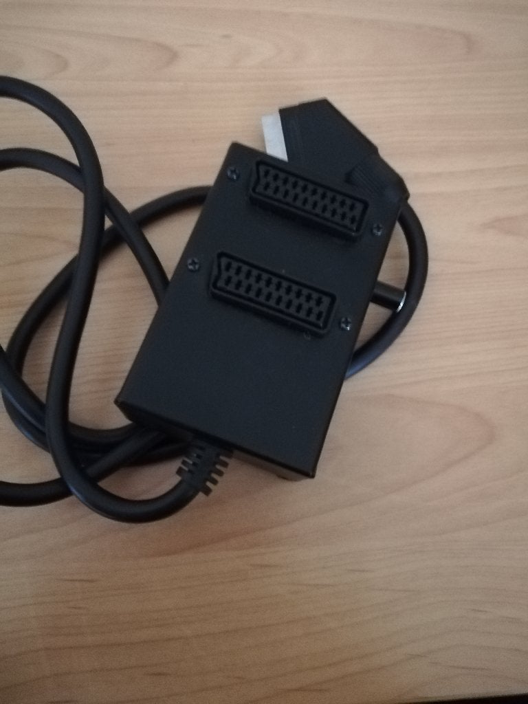 1 goede scart splitter met schakelaar en 2 scart kabels, Audio, Tv en Foto, Audiokabels en Televisiekabels, Ophalen of Verzenden