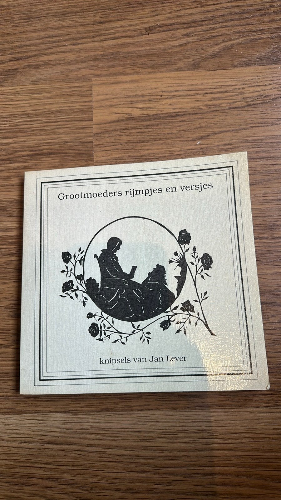 Grootmoeders rijmpjes en versjes - Jan Lever, Ophalen of Verzenden, Gelezen, Fictie algemeen