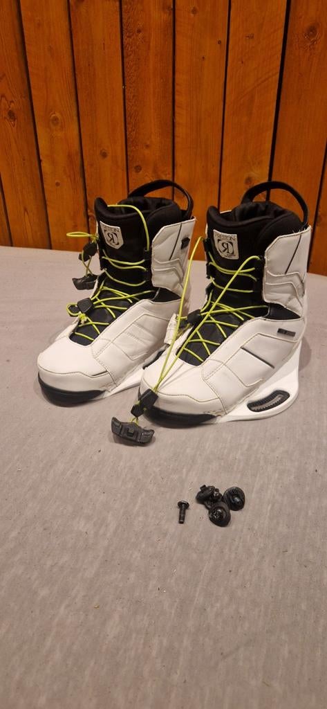 Wakeboard bindingen ronix preston 42 - 44, Watersport en Boten, Wakeboarden, Ophalen of Verzenden, Schoenen