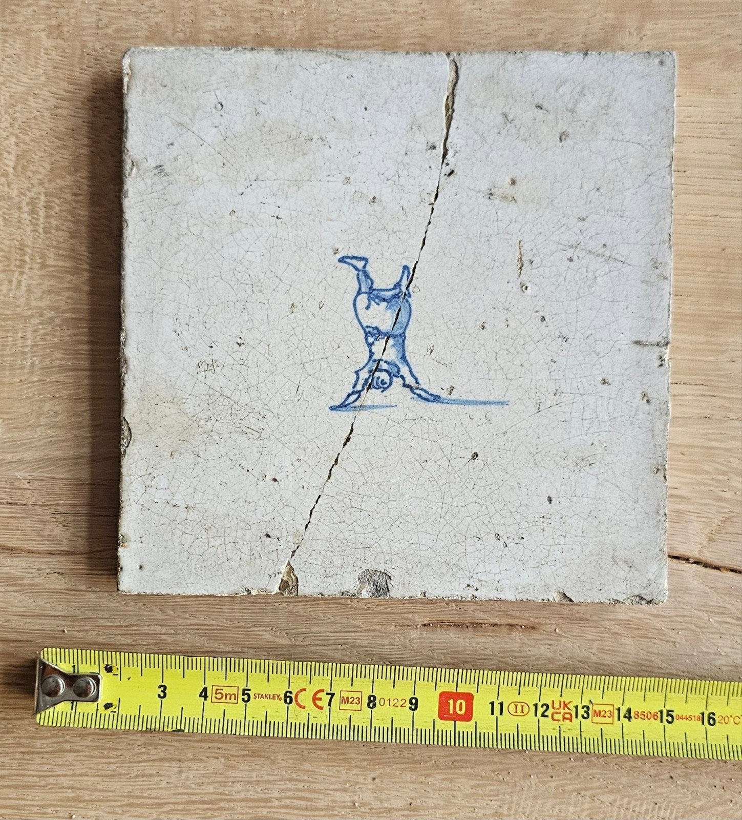 Antieke Delfts Blauwe Tegel met Handstand Figuur, Gebruikt, Minder dan 20 cm, Minder dan 5 m², Wandtegels