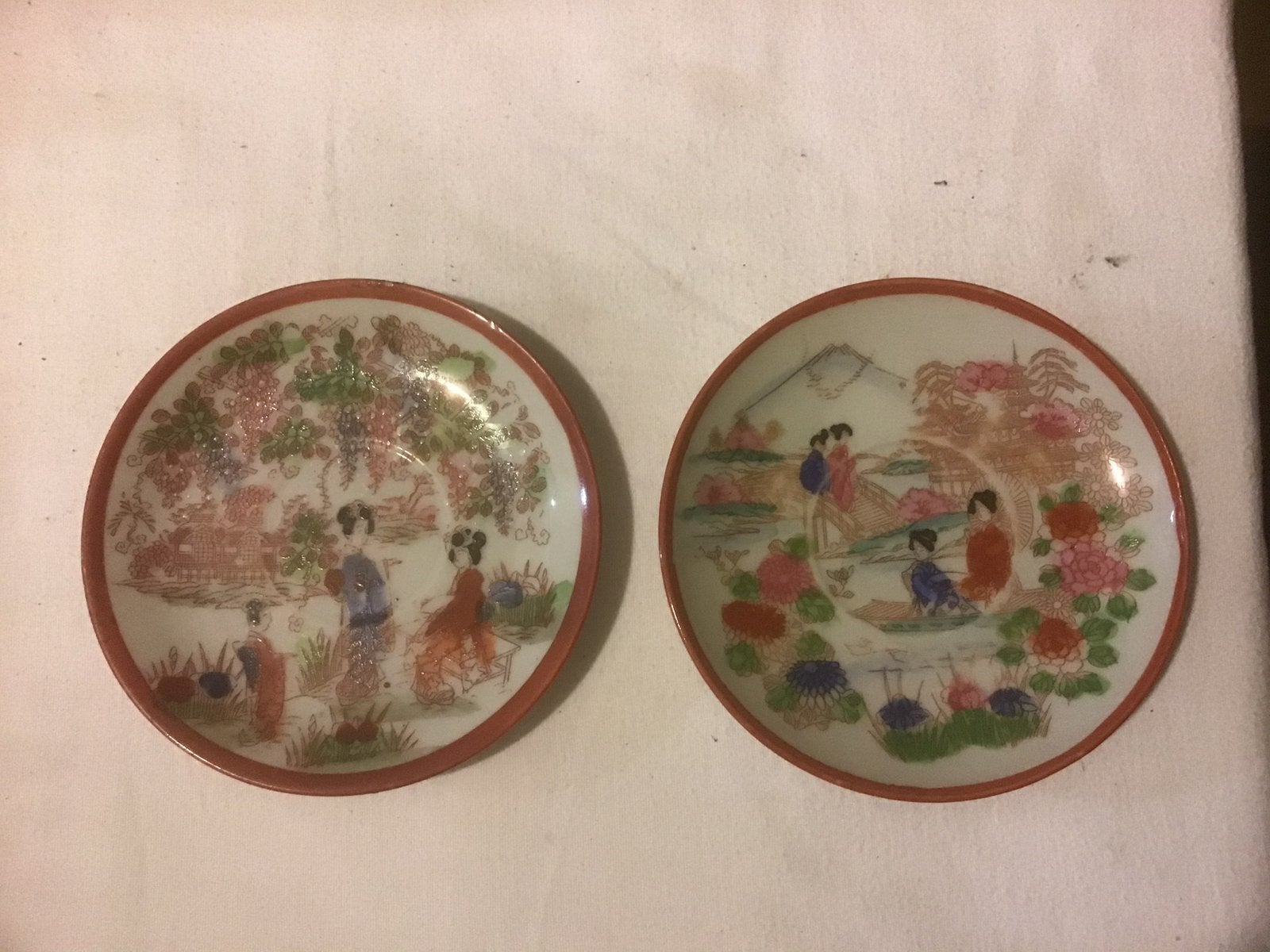 2 verschillende schoteltjes Chinese  afbeelding, Ophalen of Verzenden