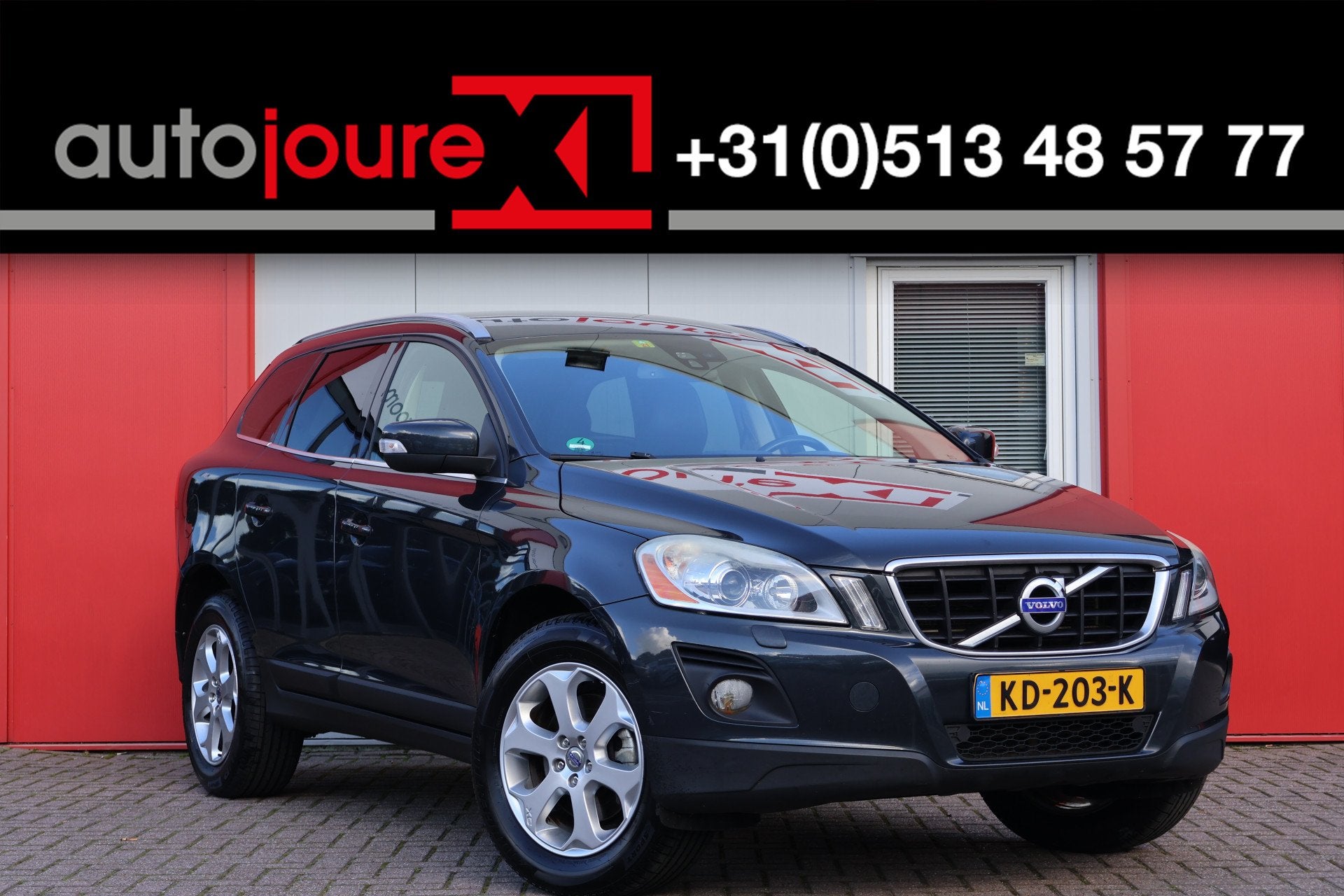 Volvo XC60 2.4D Momentum (bj 2009), Auto's, Voorwielaandrijving, Gebruikt, Zwart, 1618 kg