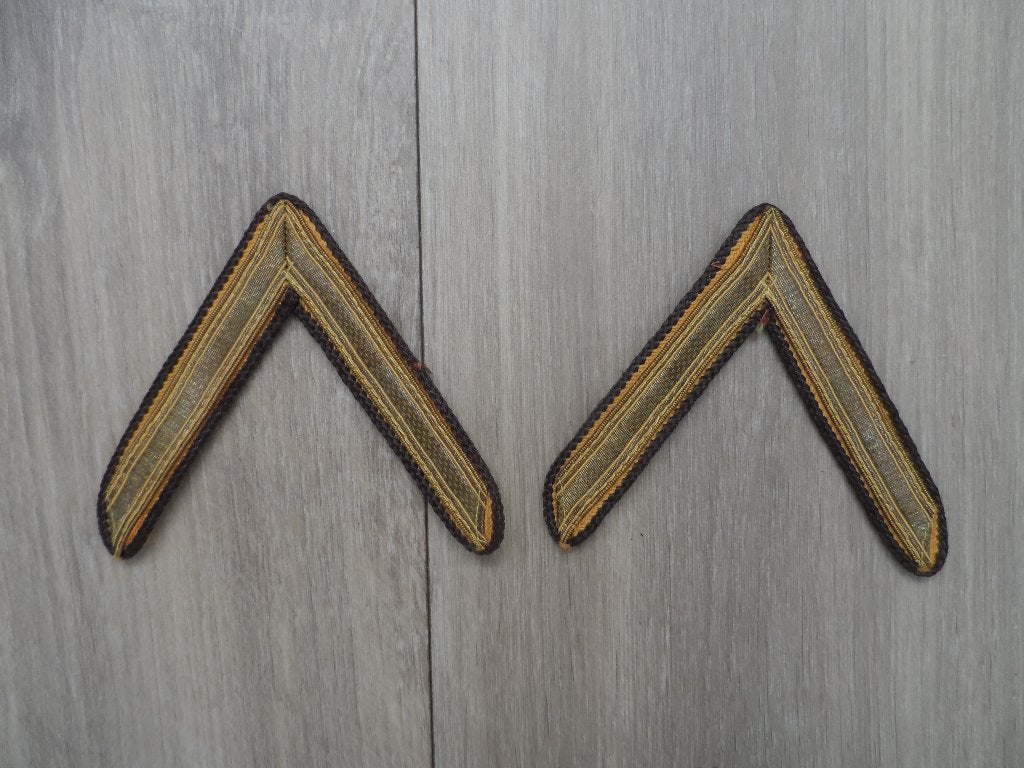 Rangonderscheidingsteken sergeant mouw jas DT nwst, Verzamelen, Ophalen of Verzenden, Landmacht, Nederland, Embleem of Badge
