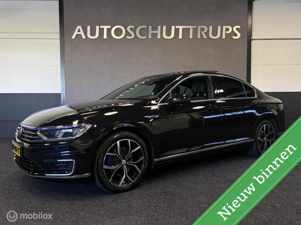 Volkswagen Passat 1.4 TSI GTE Connected Series Plus PANO / L, Gebruikt, 4 cilinders, 1622 kg, Zwart