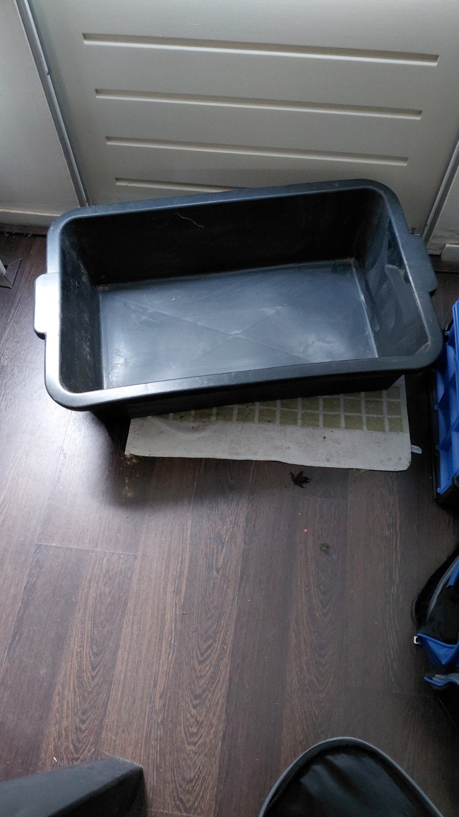 Plastic bak voor de tuin, Ophalen