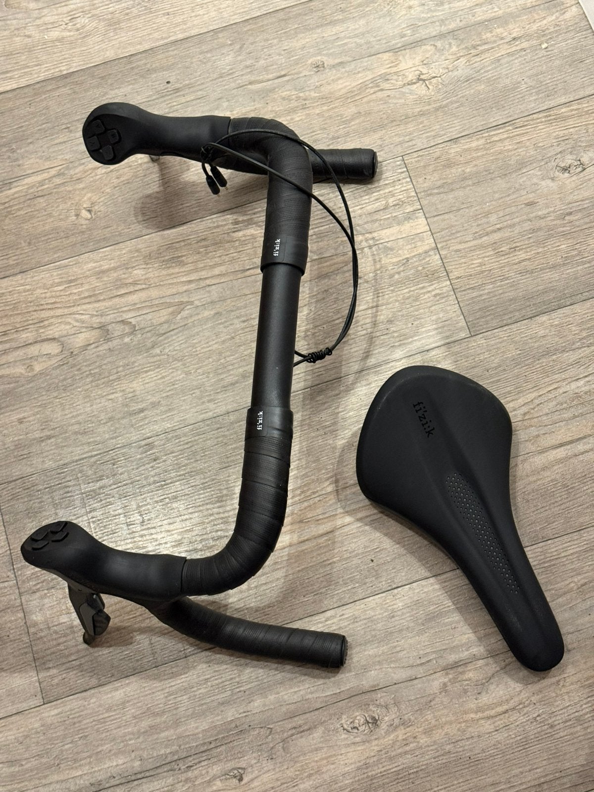 Wahoo KICKR BIKE PRO handlebars + Fizik zadel, Overige materialen, Overige typen, Nieuw, Ophalen of Verzenden
