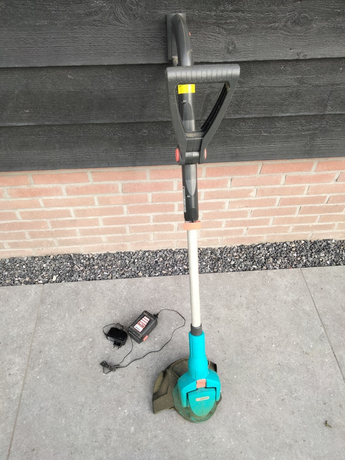 kanten maaier, Tuin en Terras, Ophalen, Gebruikt, Accu, Minder dan 10 cm