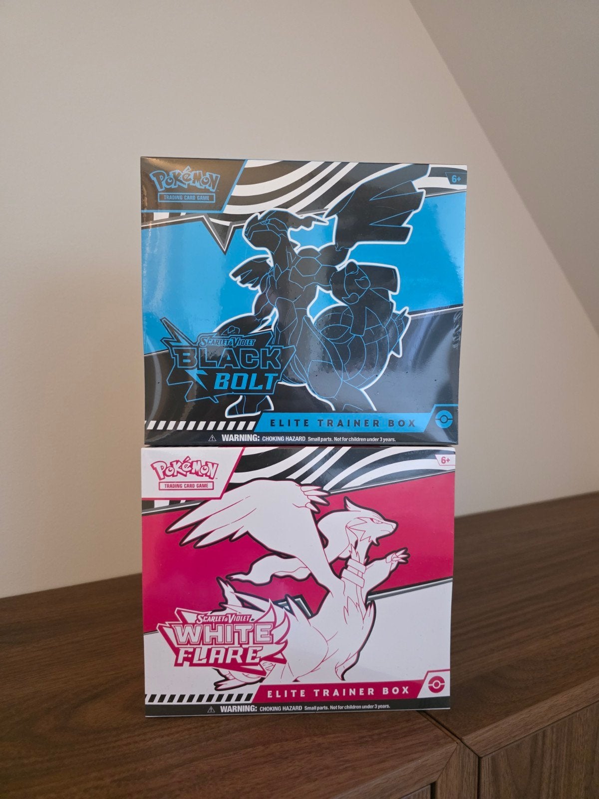 Pokémon Elite Trainer Box: Black Bolt & White Flare, Ophalen of Verzenden, Nieuw, Boosterbox