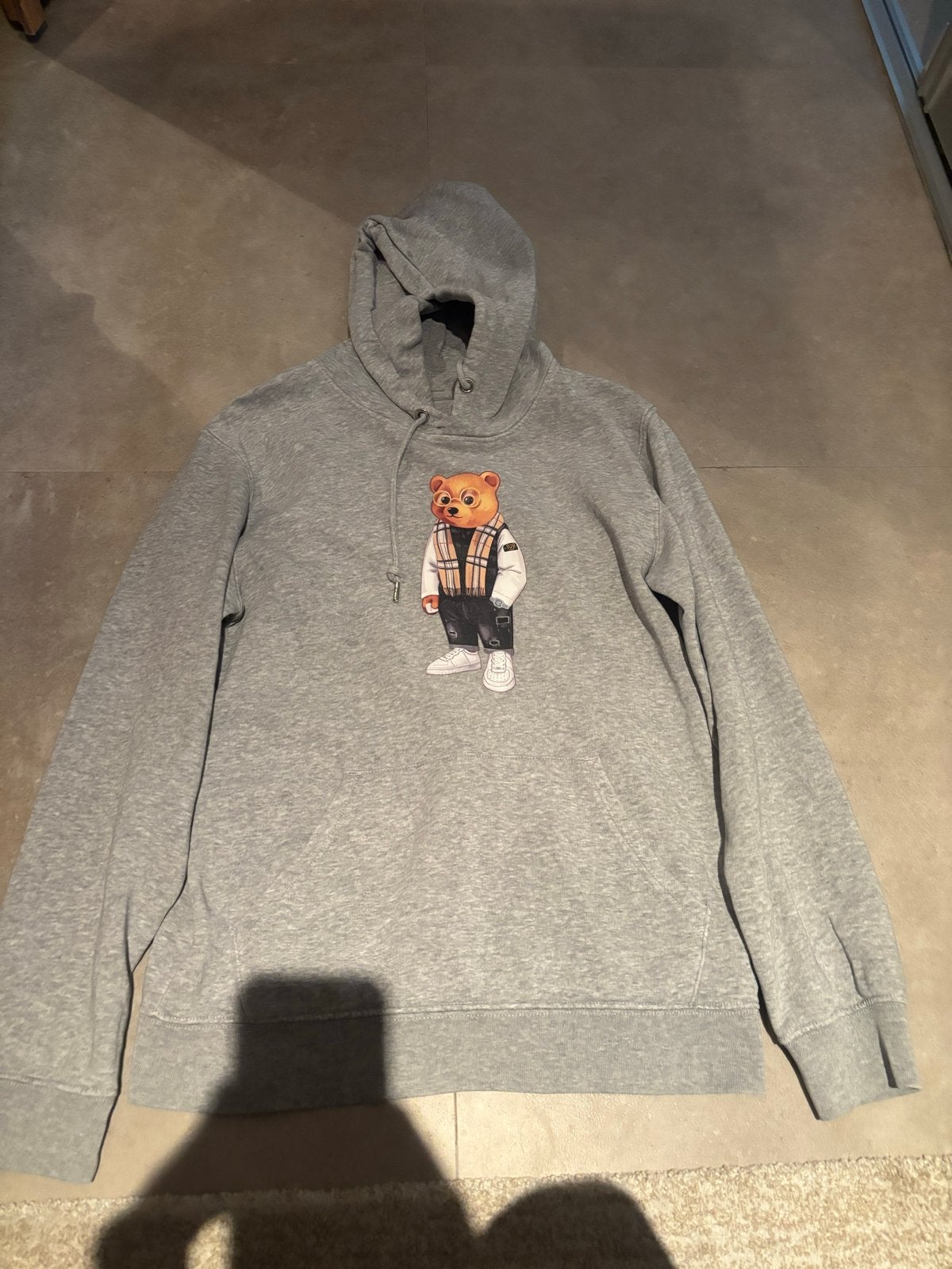 Grijze hoodie met teddybeer print - Maat S, Kleding | Heren, Ophalen of Verzenden, Zo goed als nieuw, Maat 46 (S) of kleiner, Grijs