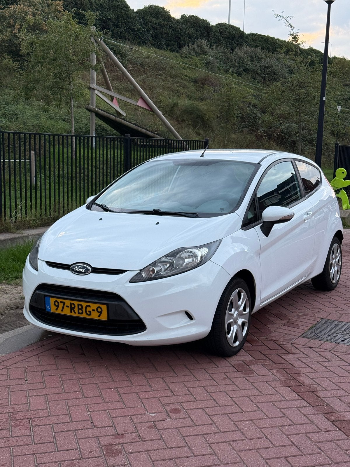 Ford Fiësta 1.25 44KW 3DR 2011 Wit, Auto's, Voorwielaandrijving, 4 cilinders, Wit, Origineel Nederlands