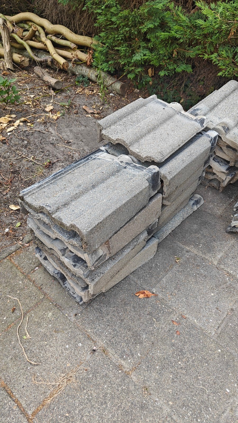 Diverse kantpannen, nokpannen en nokvorst - Gebruikt, Doe-het-zelf en Verbouw, Dakpannen en Dakbedekking, Ophalen, Gebruikt, Steen of Klei