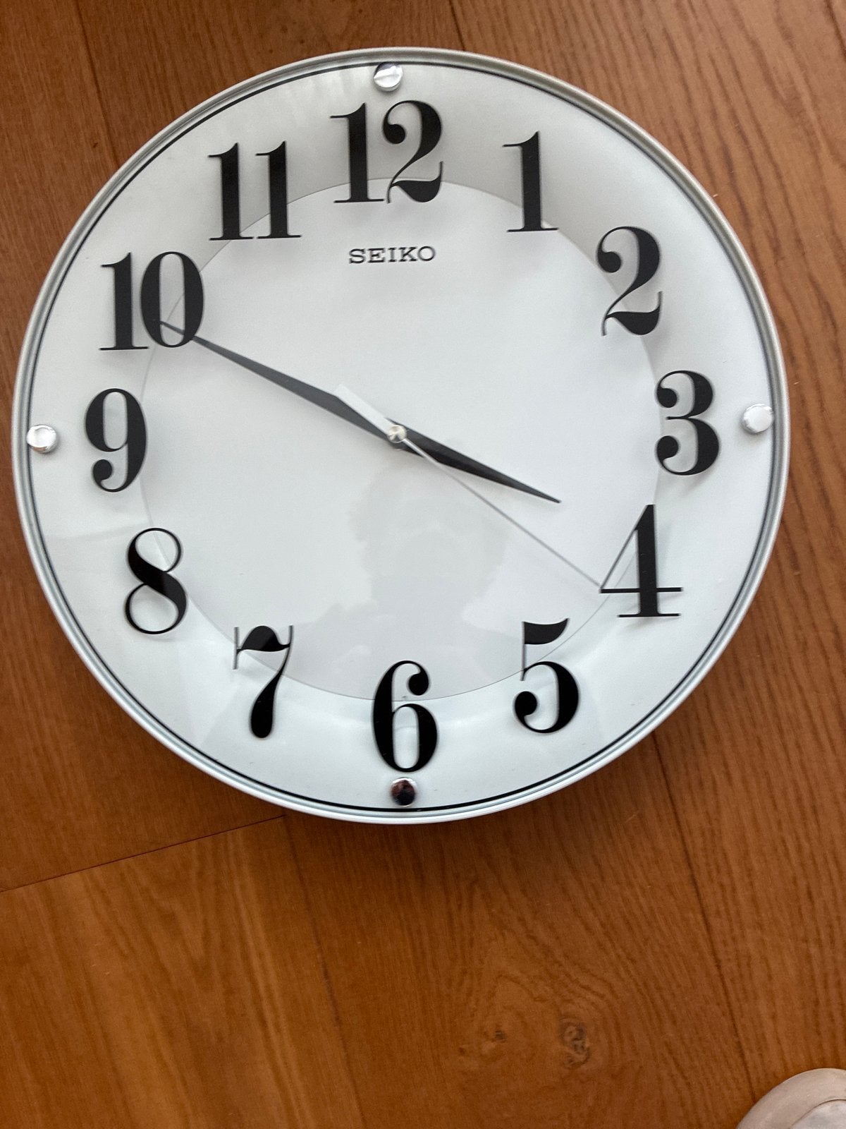 Seiko wandklok - 34 cm doorsnede, Ophalen, Wit, Analoog, Werkt op batterijen
