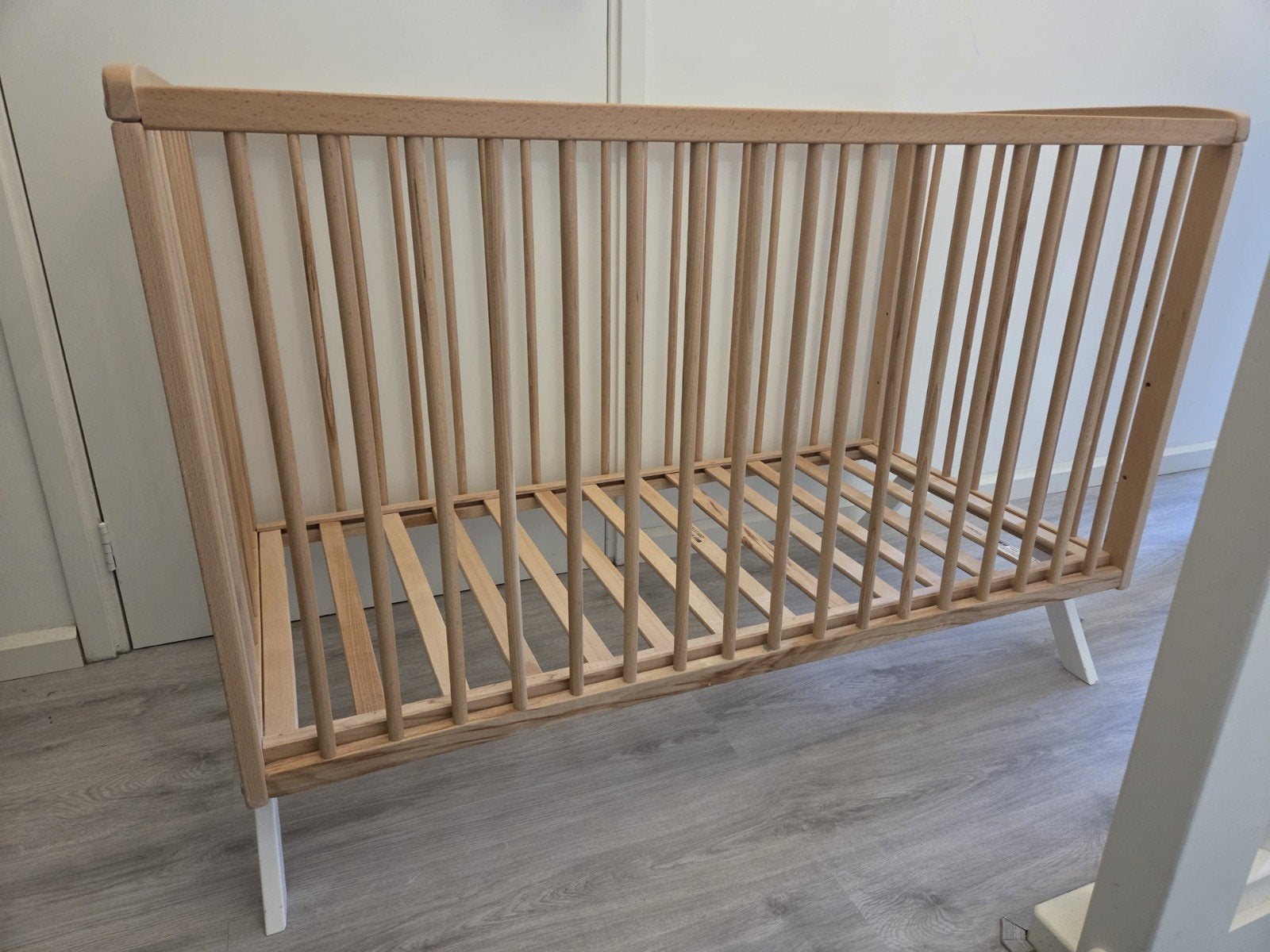 2 houten ledikantjes beschikbaar ( tweeling ), Kinderen en Baby's, Babywiegjes en Ledikanten, Ophalen, Gebruikt, Ledikant