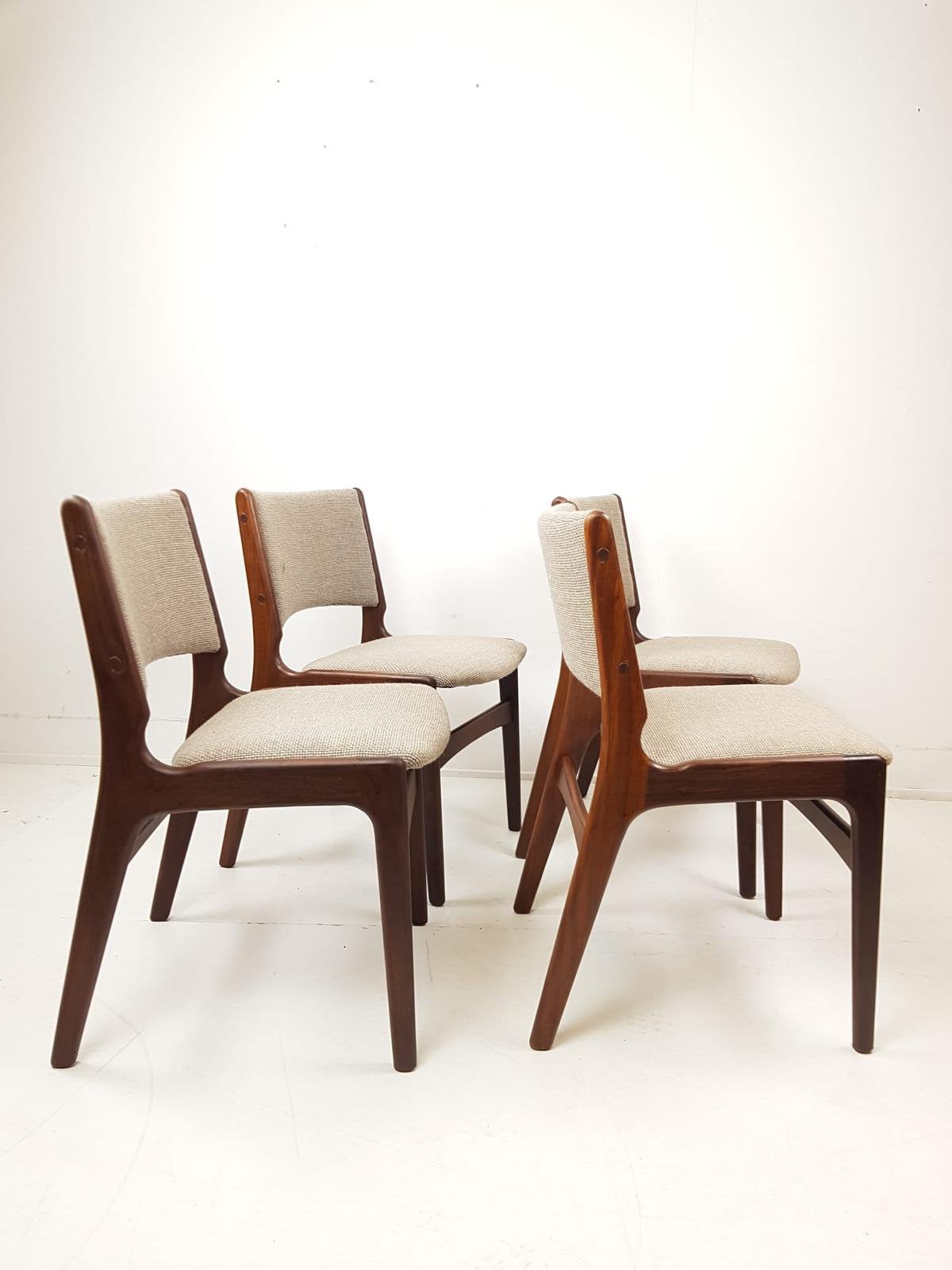 4 Deense teak houten Erik Buch stoelen beige bruin ploegstof, Hout, Bruin, ., Erik Buch