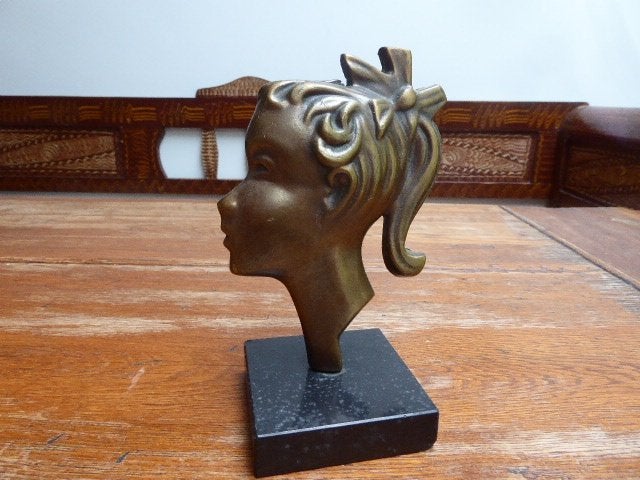 Art deco messing beeldje op marmeren voetje, Ophalen of Verzenden