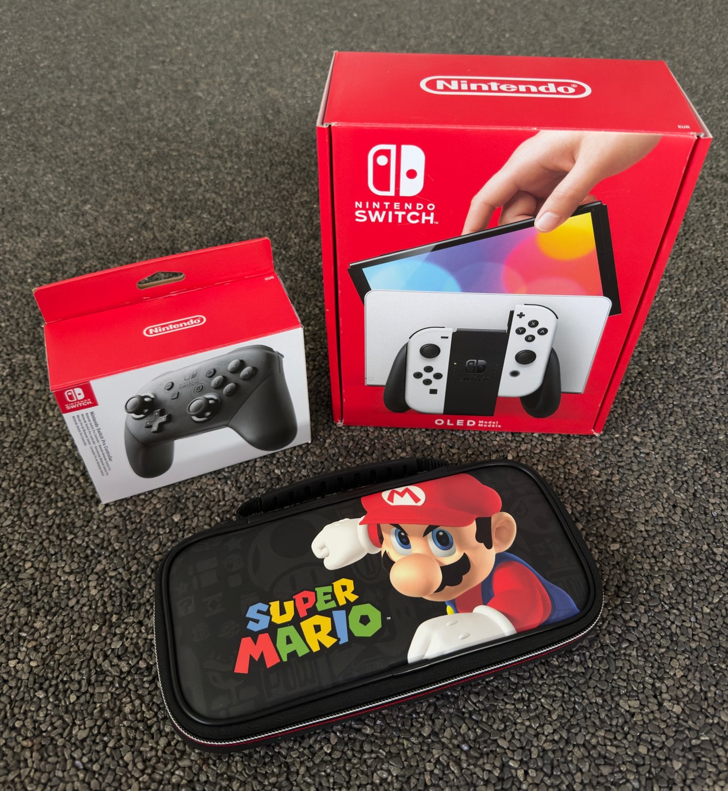 Nintendo Switch OLED (Wit) met Pro Controller en Reisetui, Spelcomputers en Games, Ophalen, Zo goed als nieuw, Met 1 controller
