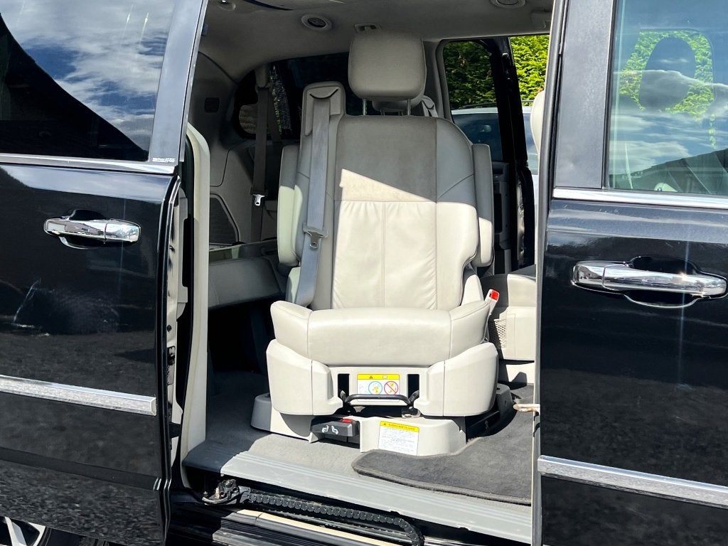 Chrysler Grand Voyager 4.0 V6 LIMITED SWIVEL&GO+TAFEL YOUNGT, Auto's, Chrysler, Automaat, Dealer onderhouden, Grand Voyager, 7 stoelen