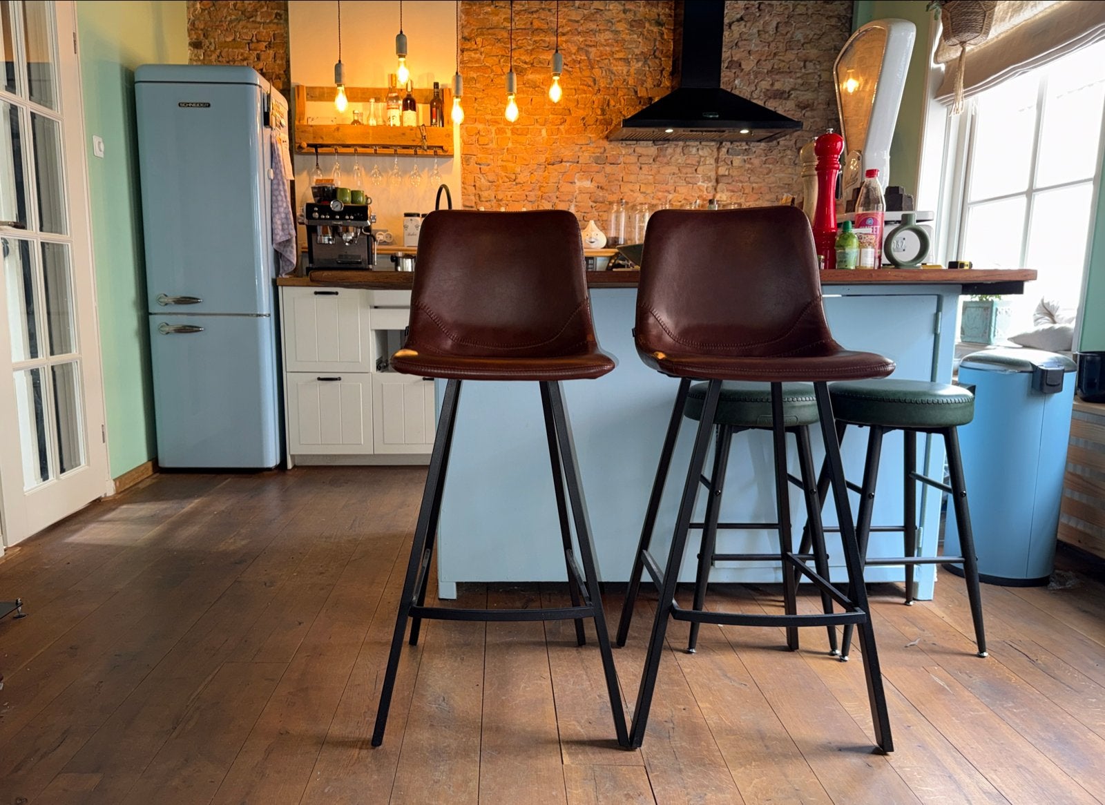 Set industriële Goossens barstoelen (Sem) - bruine lederlook, Huis en Inrichting, Met voetsteun, 60 tot 90 cm, Leer, Ophalen of Verzenden