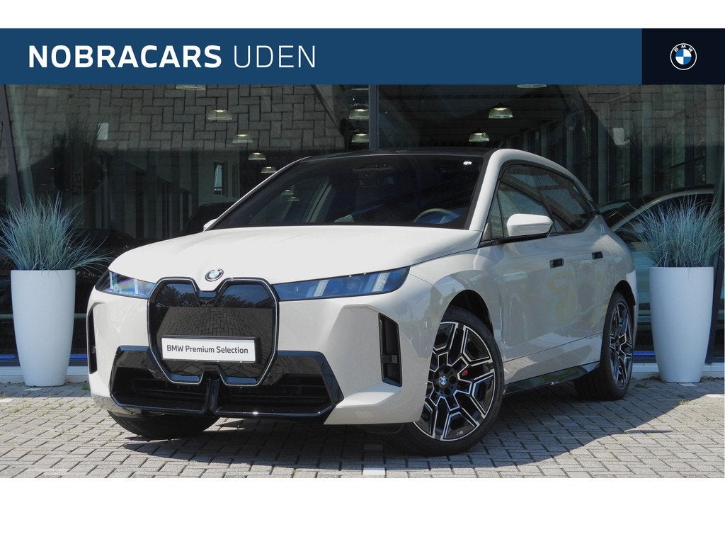 BMW iX xDrive60 M Sport / Panoramadak Sky Lounge / Comfort A, Auto's, BMW, Sound system, Gebruikt, Met garantie (alle), Vierwielaandrijving