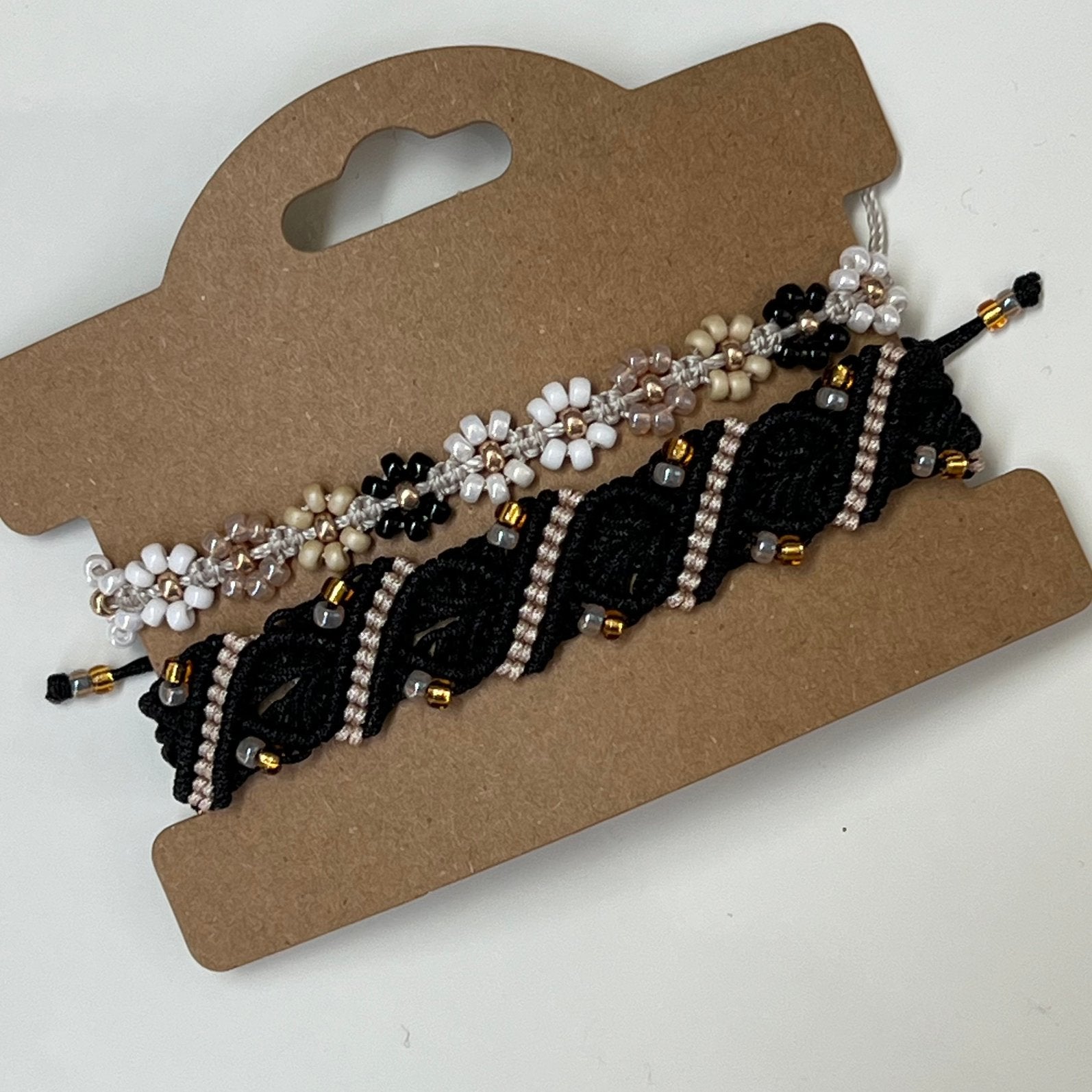 Macramé armbandeb zwart-beige, Overige materialen, Zwart, Nieuw, Ophalen of Verzenden