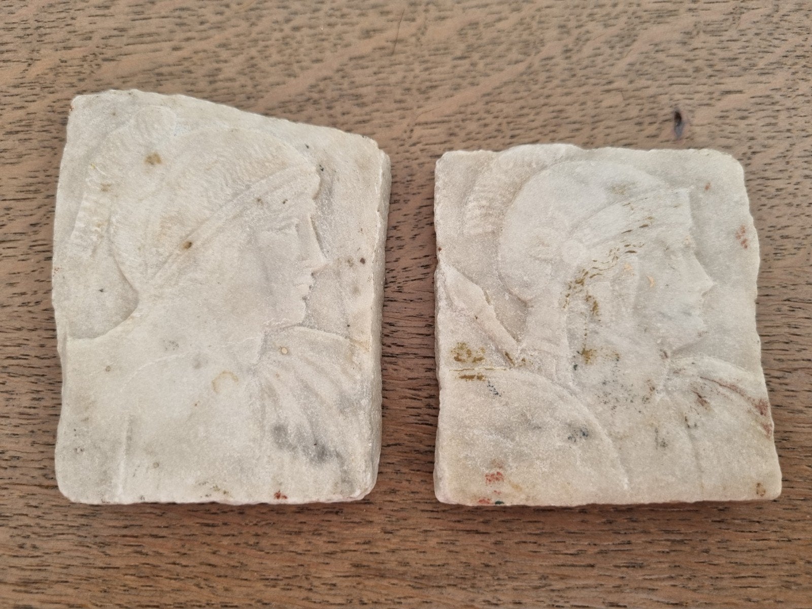 2 kleine marmeren bas-relief van iconische goden, Ophalen of Verzenden
